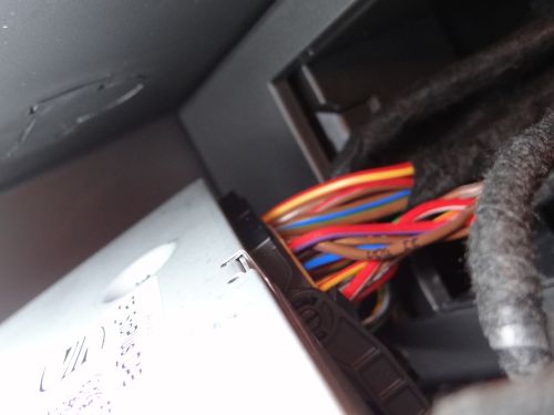 OEM Radio ausgebaut 009