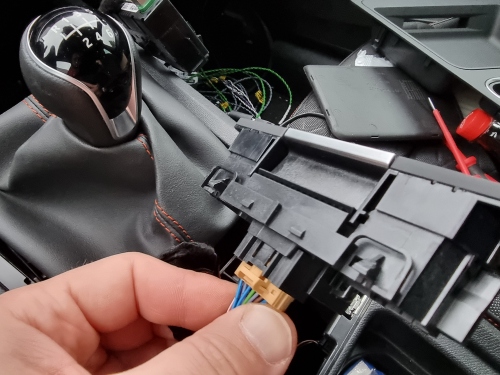 Umbau Mittelkonsole Seat Leon 4kl st 00014