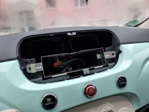neues Radio Fiat 500 00005