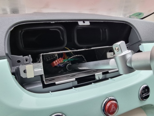 neues Radio Fiat 500 00007